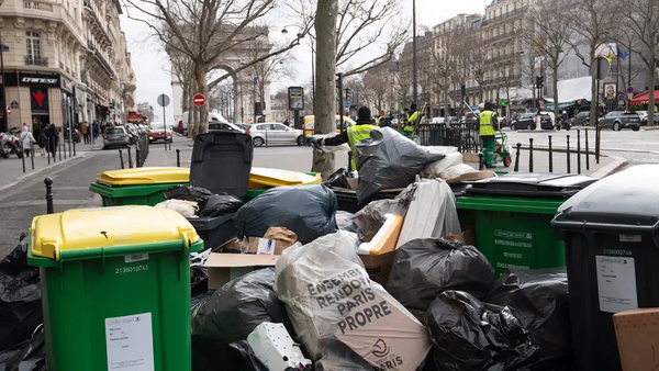 Poubelle La Vie La Reprise à Paris